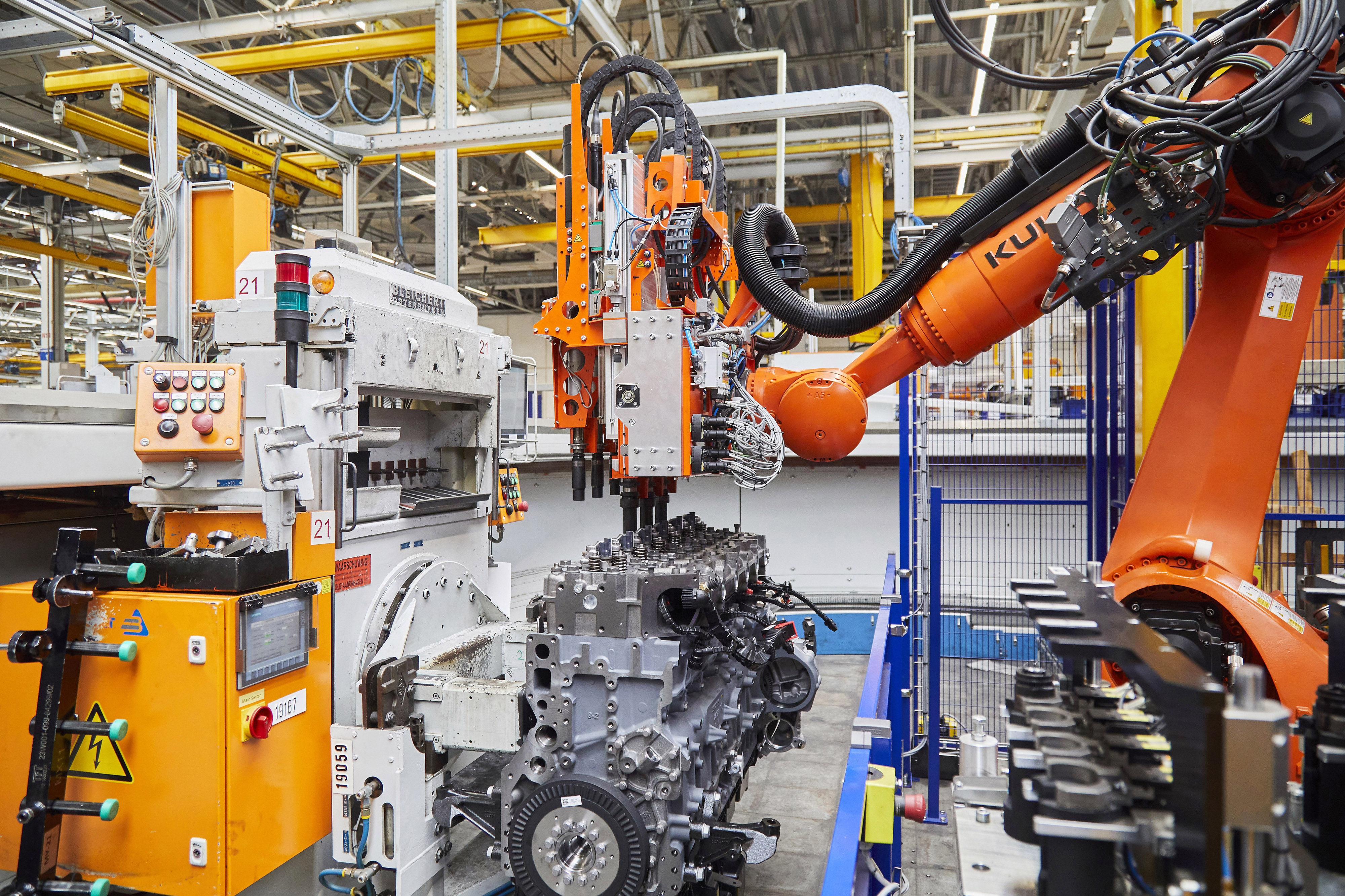 Engine manufacturing line inside a DAF factory