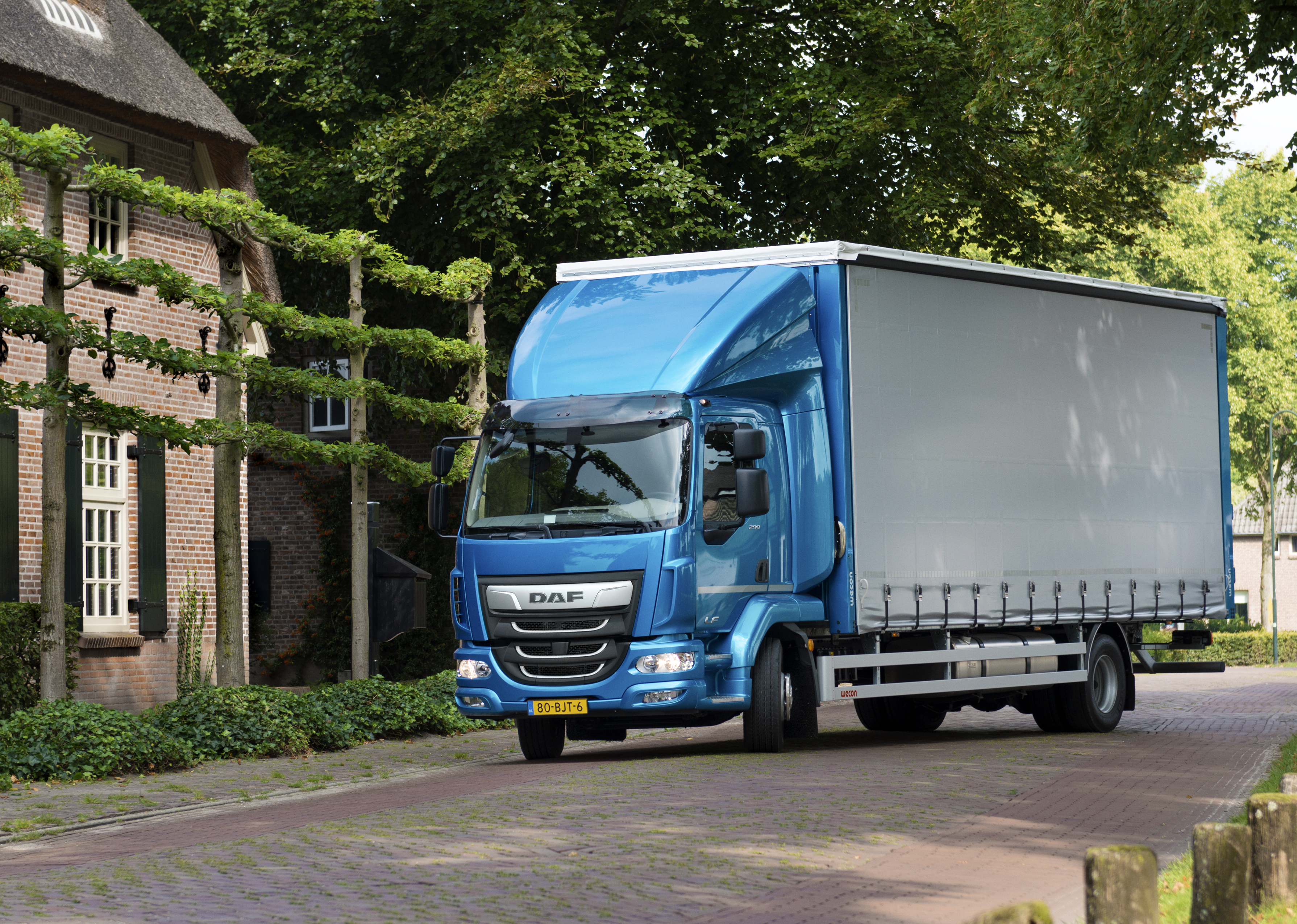 DAF introduces New LF