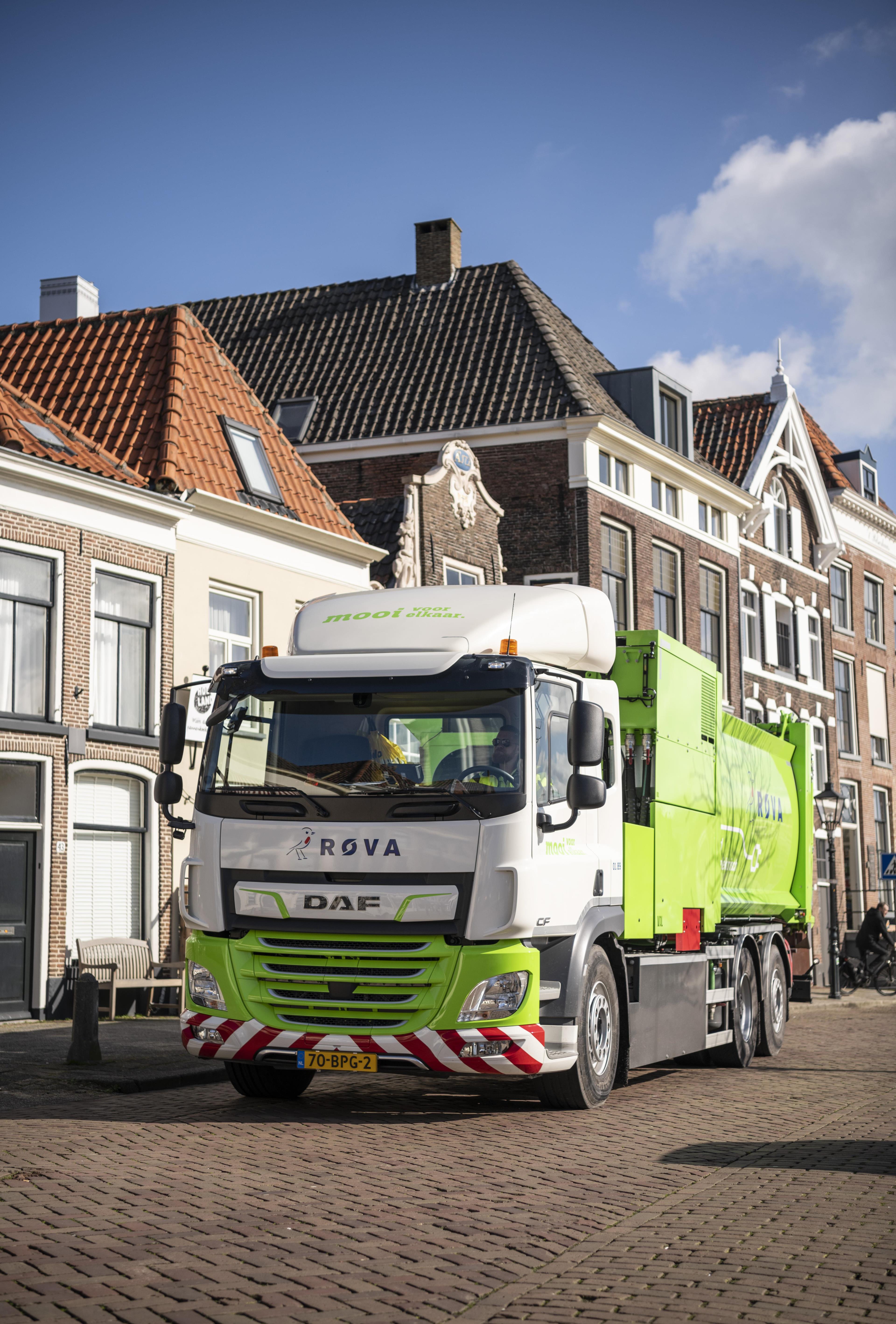 First DAF CF Electric refuse collection truck delivered to ROVA DAF