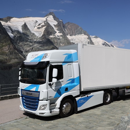 Photo-2-DAF-CF-Electric-conquers-Europes-most-challenging-mountain-pass