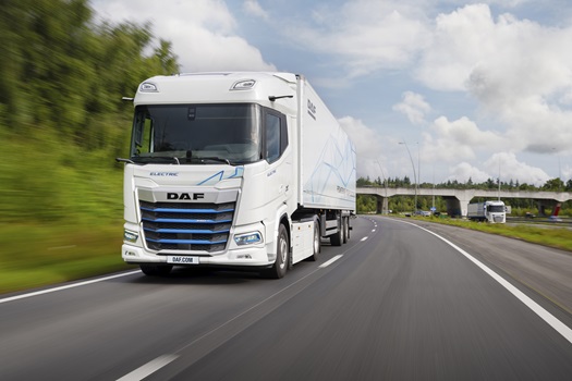 503-DAF-XF-Electric-Tractor